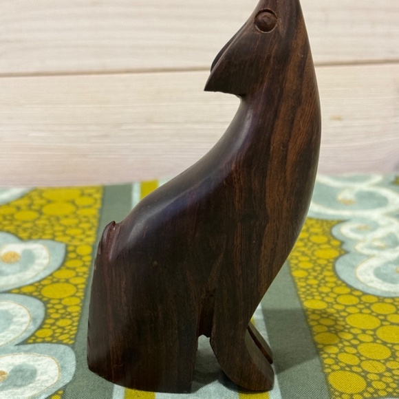 Vintage Handmade Carved Wooden Coyote figurine - Picture 3 of 6